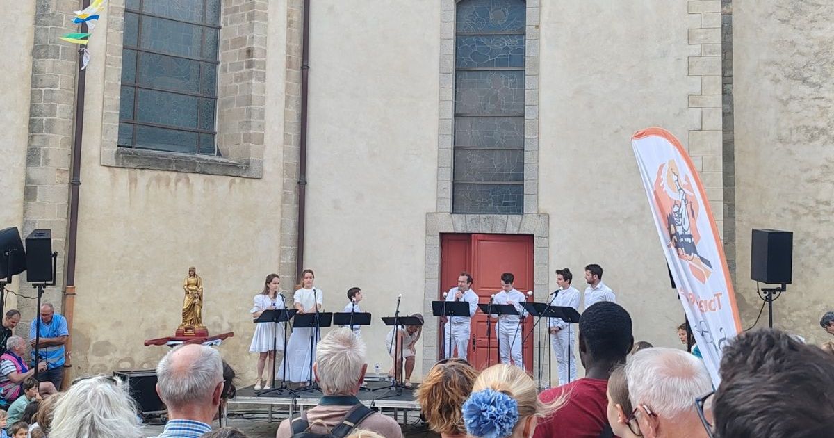 La famille Lefèvre chante "Sainte Anne, ô bonne mère"