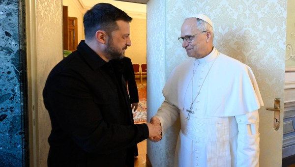 Corner Item Image - Recevant Volodymyr Zelensky, Léon XIV réitère sa proposition d’une médiation