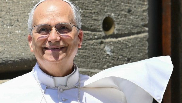 Leo smile close cassock wind