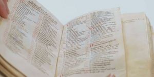 Trésor du Mont-Saint-Michel : un manuscrit du XIIe siècle refait surface