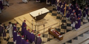 [REPORTAGE] À Notre-Dame, le dernier adieu des Parisiens au cardinal Vingt-Trois