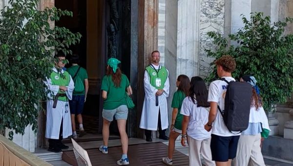 - Passage-de-la-Porte-Sainte-a-Saint-Jean-De-Latran.jpg