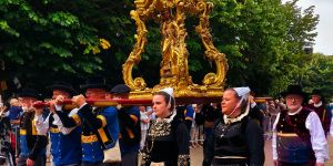 [REPORTAGE] “Il y a des lieux choisis par Dieu” : 400 ans de foi à Sainte-Anne d’Auray
