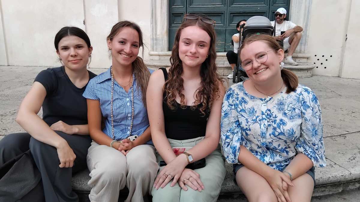 Stacy-Ines-Manon-and-Elise-from-France-jubile-des-jeunes-rome-cv