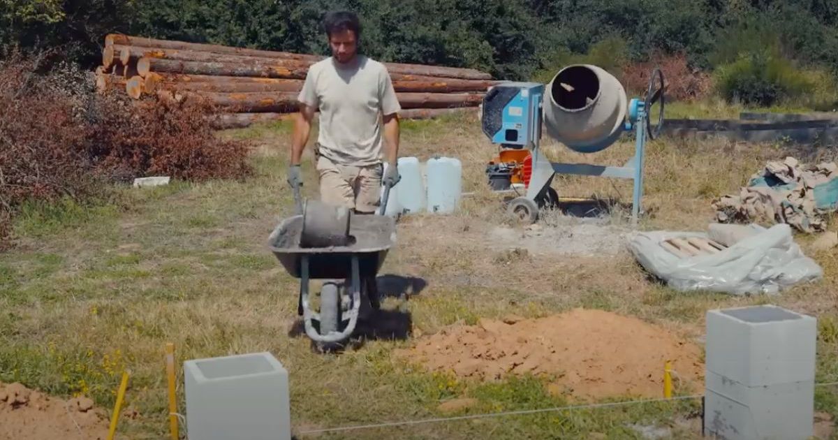 Vianney partage des images de sa future cabane
