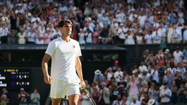 Corner Item Image - Wimbledon : Carlos Alcazar arrête son match pour aider une spectatrice victime d’un malaise