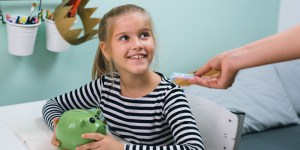 Faut-il donner de l’argent à son enfant quand il a de bonnes notes ?