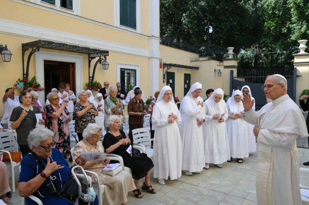 pope-leo-xiv-santa-marta-retirement-castel-gandolfo