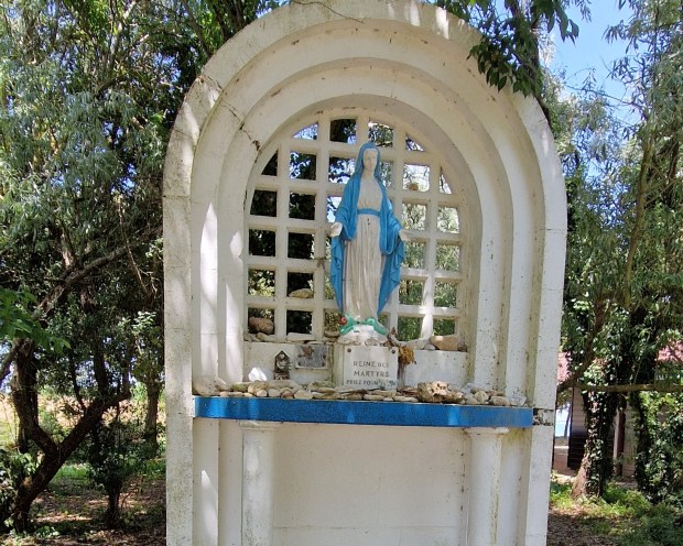 3-Ile-Madame-la-Vierge-des-pretres-martyrs-qui-rebaptiserent-lile-Madame-ile-Notre-Dame-photo-EB