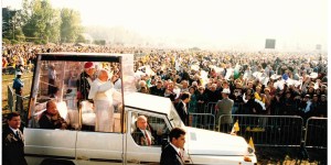“Vivez l’espérance !” : quand saint Jean Paul II foulait le sol breton