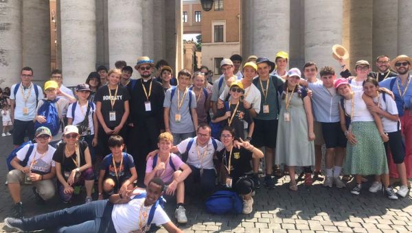 Jeunes-servants-dautel-des-dioceses-de-Lille-et-Cambrai-en-pelerinage-a-Rome