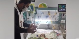 La grâce visible du baptême sur une petite fille en soins intensifs