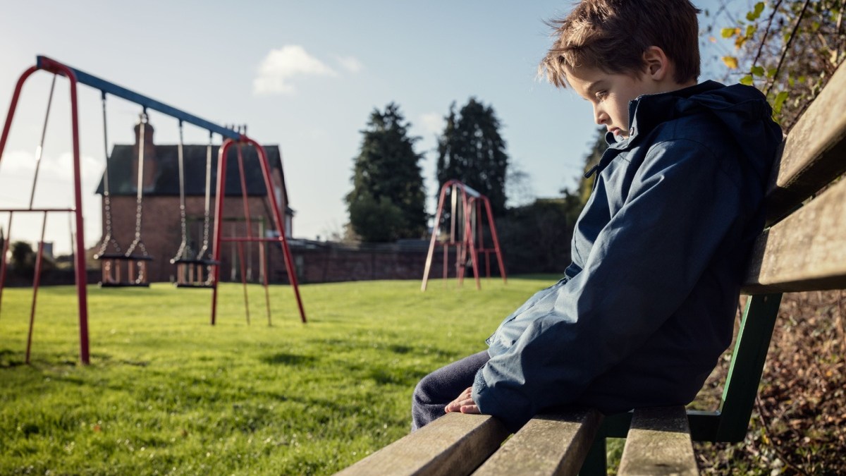 enfant, rentrée scolaire, école, seul, tristesse, ennui