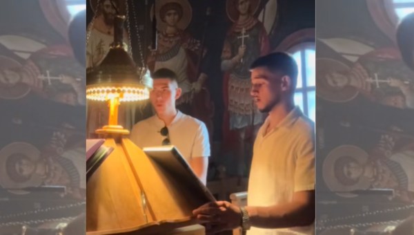 Corner Item Image - Ils cartonnent sur TikTok en faisant rayonner le chant byzantin
