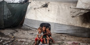 Des Palestiniens de retour à Gaza, ville “fantôme”