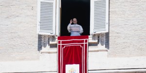 Angélus : “La parole de Jésus libère de la prison du découragement”, assure Léon XIV