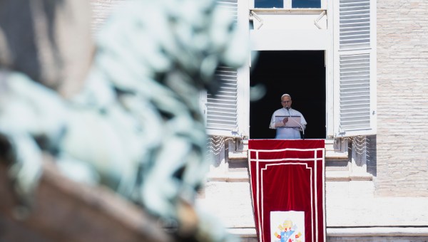 Corner Item Image - Pape Léon XIV : entre mémoire des défunts et appel à la paix dans un monde en crise