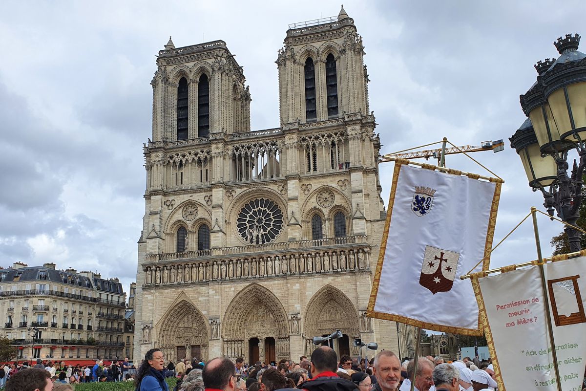 {"rendered":"Procession en m\u00e9moire des carm\u00e9lites de Compi\u00e8gne"}