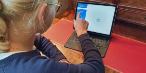 Régulation de Pronote et École Directe : un timide premier pas