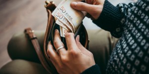 Voilà pourquoi il faudrait garder de l’argent liquide chez soi