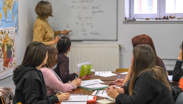 cours-de-francais-refugies-secours-catholique-afp