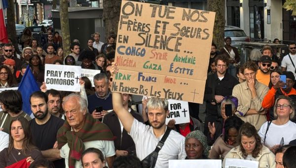 1.500 personnes ont manifesté à Paris contre Christianophobie en France