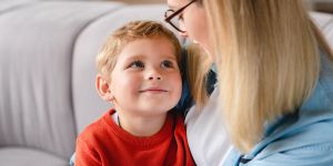 Trois phrases à dire à son enfant pour protéger son corps et son intimité