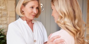 Quand son enfant étudiant n’appelle plus : petit guide pour garder le lien