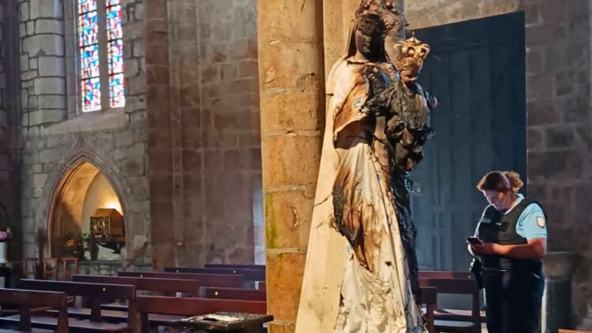statue-vierge-marie-guingamp-profanation.jpg