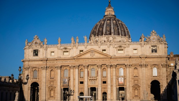 tapestry-portrait-blessed-carlo-acutis-blessed-pier-giorgio-frassati-canonization-st.-peter's-basilica-vatican