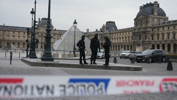 Cambriolage au Louvre : quatre nouvelles interpellations mais des bijoux toujours introuvables