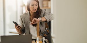 Multiplier les engagements : œuvre de charité ou danger pour le couple ?