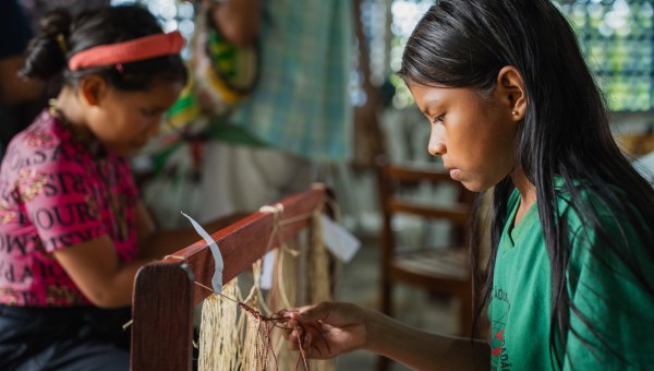 Casa-Ines-Penha-cours-de-tissage-de-fibre-de-tukum