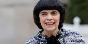 Cet hymne que Mireille Mathieu chante pour se chauffer la voix avant un concert