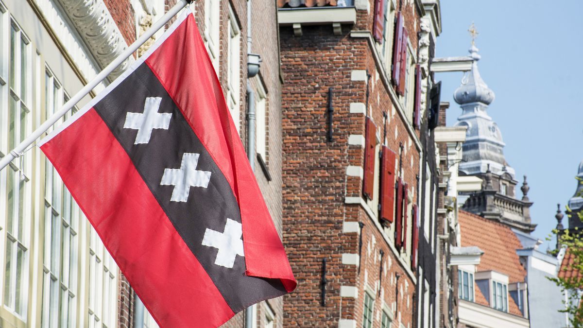 Trois X, un saint : la vraie signification du drapeau d’Amsterdam