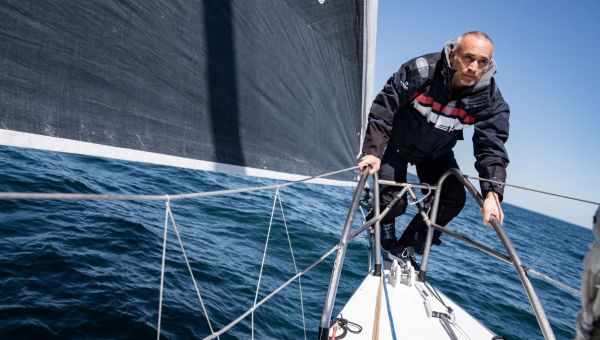 Corner Item Image - Une dernière place sur la Transat Café l’Or ? La réponse pleine d’humour de Fabrice Amedeo