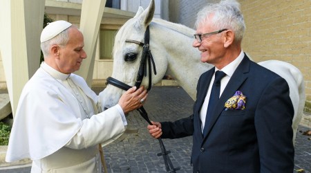 Qui est Andrzej Michalski, l’éleveur polonais qui a offert un cheval à Léon XIV ?