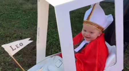 Le petit pape Léon fait fondre les cœurs sur les réseaux sociaux