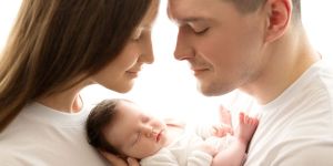 Congé de naissance : bientôt deux mois supplémentaires par parent pour accueillir leur bébé ?