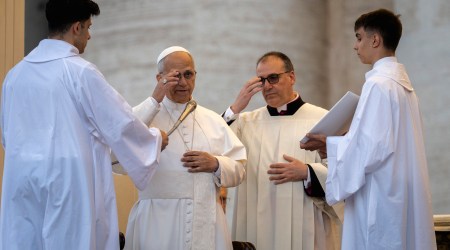 Léon XIV, un pape qui prie et qui veut faire prier