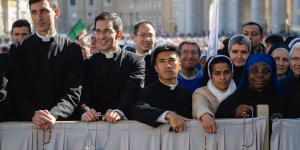 Plus de catholiques, vocations en berne… Comment va l’Église en 2025 ?