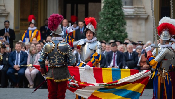 pontifical-swiss-guards-swearing-oath-ceremony-vatican