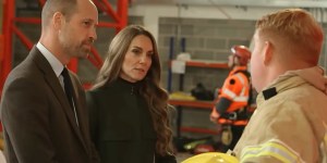 William et Kate saluent le courage des soldats du feu en Irlande du Nord