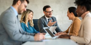 Comment formuler des critiques constructives avec gentillesse ?