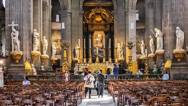 Peut-il y avoir plusieurs images du même saint dans une église ?