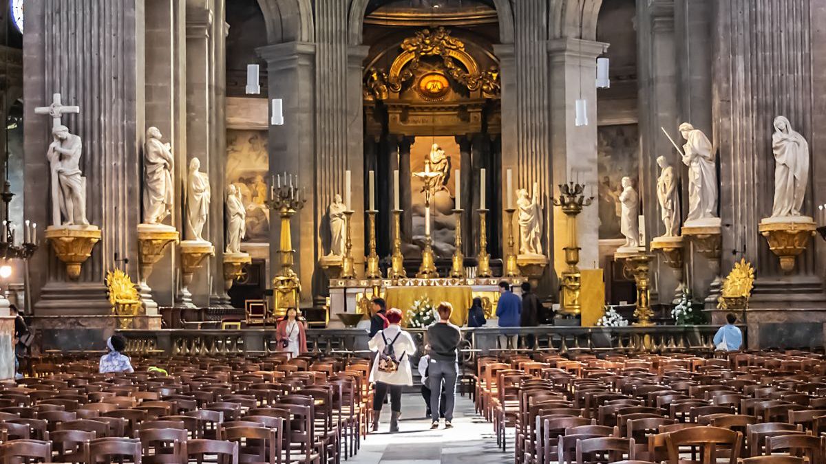 Peut-il y avoir plusieurs images du même saint dans une église ?