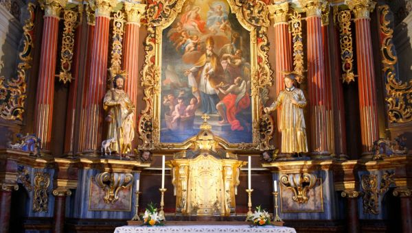 Corner Item Image - Au cœur des montagnes savoyardes, l’éclat baroque de Saint-Nicolas-de-Véroce