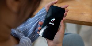 L’algorithme de TikTok dans le viseur de la justice française