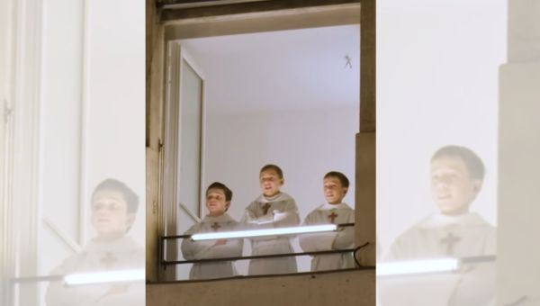 Corner Item Image - Ce flashmob de Noël qui a réchauffé les cœurs des Parisiens