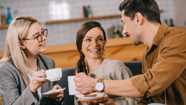 Corner Item Image - Couple : pourquoi il est essentiel de préserver ses amitiés